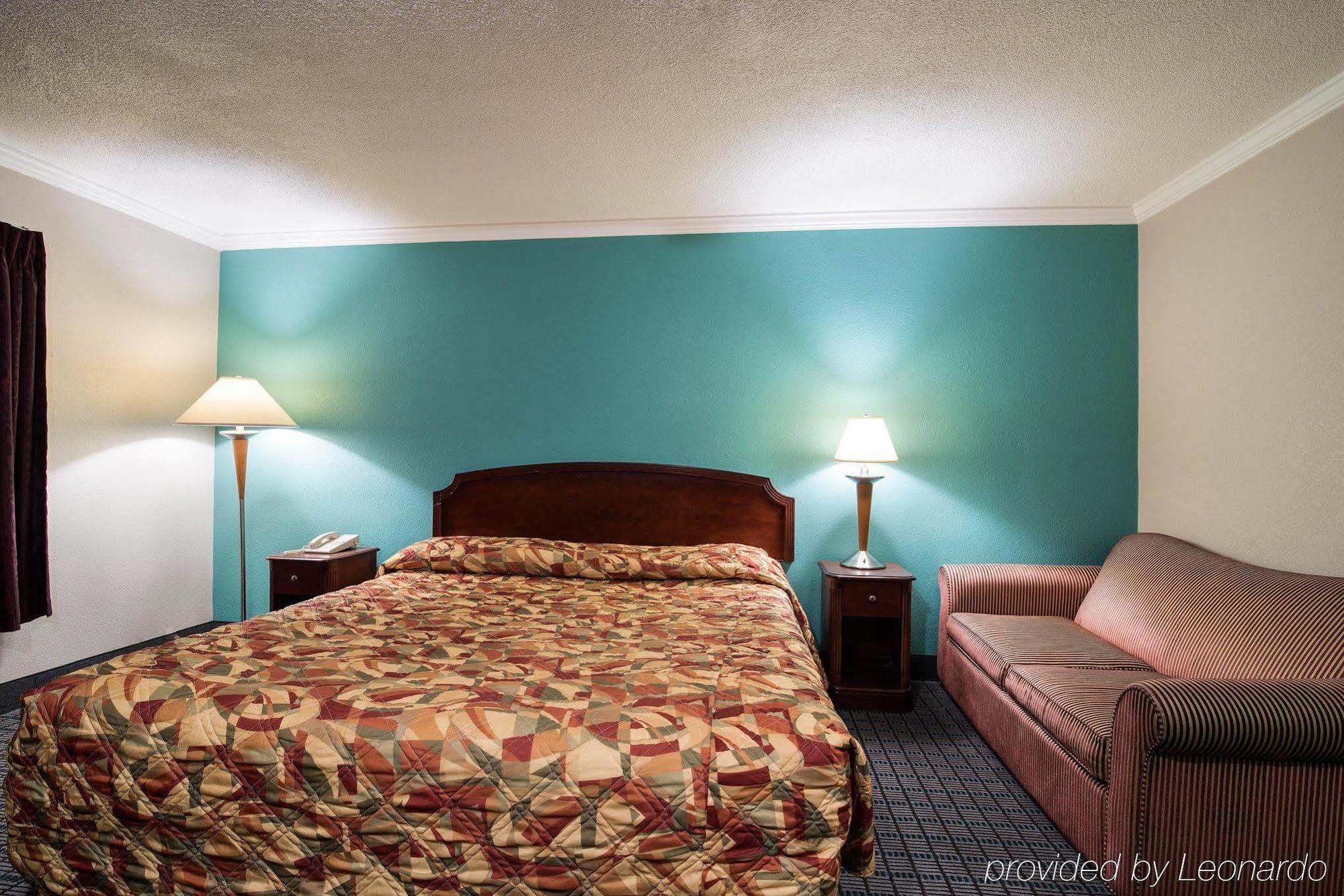 Rodeway Inn East Syracuse Exterior photo